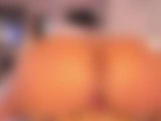 Live-Cam-Show mit Janna - Brown Eyes MILF auf Camsoda