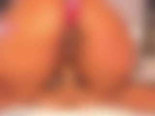 Janna MILF webcam performer live streaming