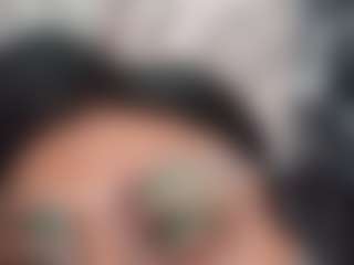 kumy2002's Live Sex Cam Show
