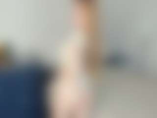 Live cam show with VernettaMecannic - Blonde Hair on Gym Cam Girls