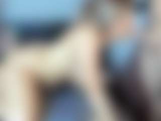 Live cam show with AntonyaJames - Petite MILF on AdultVida.com