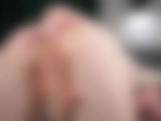 Live cam show with Lily - Brown Hair on friskycurves.com