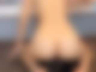foxymia68's Live Sex Cam Show