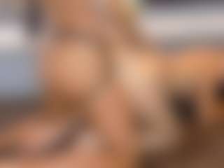 foxymia68's Live Sex Cam Show
