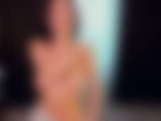 Live cam show with Emma - Erotic Dance on SquirtSoMuch