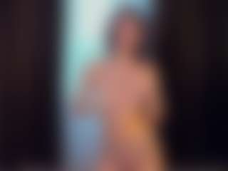 Live cam show with Emma - Public on CamClone