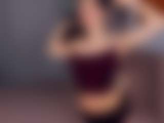 Live cam show with Emma - Nipple Piercings on AdultVida.com