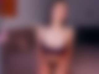 Live cam show with Emma - Camel Toe on Dolls Live