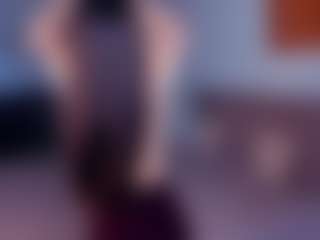 Live cam show with Emma - Shaved Pussy on Camming Site