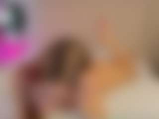 Live cam show with kira-lure - Moaning on Camsoda