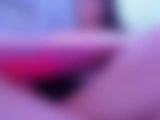 Live cam show with LexyyFoxx - Kisses on milfzrlive.com