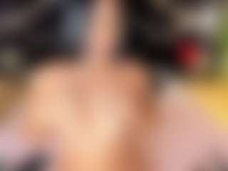Live cam show with MeganRicci - Small Tits on studioflirtlive.com