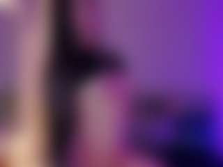 Live cam show with Natalie-Blaze - Brown Eyes Brown Hair on livesuperchat.net