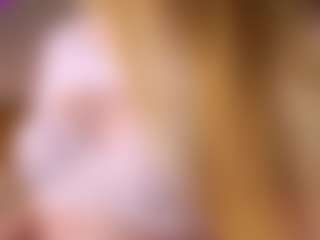 Live cam show with SadeHaff - Petite on infinitiblacc.com