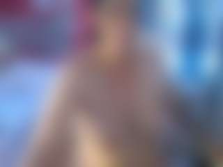 Live cam show with Sammy-fox444 - Granny on friskycurves.com