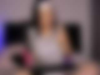 Live cam show with L a u r a - Tight on PervPlay.com