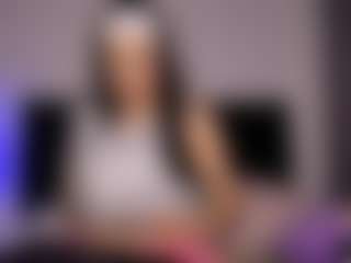 Live cam show with L a u r a - Solo on CamClone