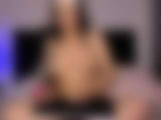 Live cam show with L a u r a - Striptease on Fling VIP Chat