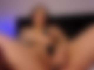Live cam show with L a u r a - Sexy on Camsoda