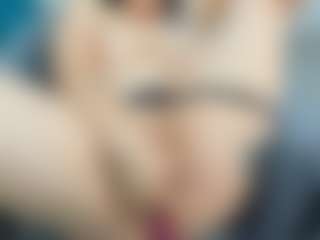 Live cam show with AryaBellex - Average on StripNow