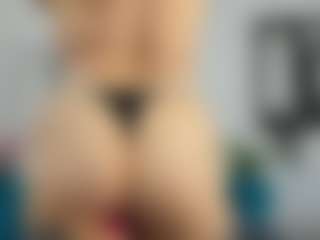 Live cam show with AryaBellex - Average on Mixed Magazine Live
