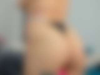 Live cam show with AryaBellex - Green Eyes on SquirtSoMuch