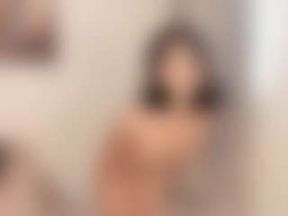 Live cam show with Gyselflyn - Petite on TeamSkeetLive