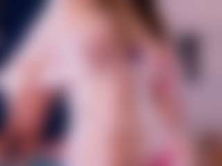 Live cam show with KimberReddix - Green Eyes on studioflirtlive.com