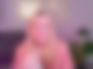 LilSuzy's Live Sex Cam Show