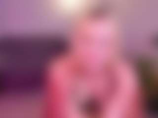 LilSuzy's Live Sex Cam Show
