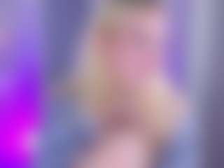 LilSuzy's Live Sex Cam Show