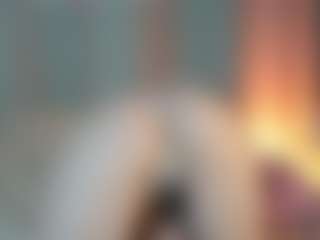 Live cam show with LunaLeez - Muscle on madthumbs