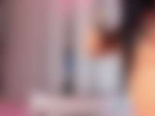 Live cam show with Luna Rethvoss - Average on Camsoda