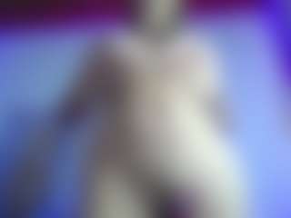 may-wood MILF webcam performer live streaming