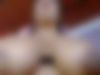 Queen-carolbigtits's Live Sex Cam Show