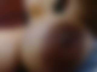 Queen-carolbigtits's Live Sex Cam Show