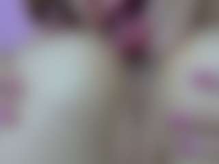 Live cam show with queenmia68 - Cute on TeamSkeetLive