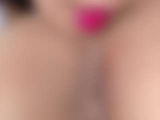 queenmia68's Live Sex Cam Show
