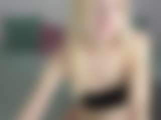 Live cam show with willapurr - Flashing on Dolls Live