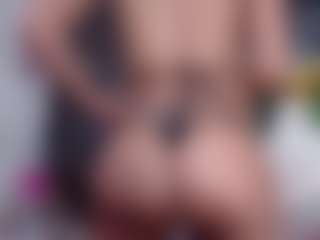 Live cam show with DESIRE10INCHES - Italian on milfzrlive.com | colombia