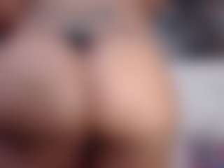 Live cam show with DESIRE10INCHES - Smoking on Hubzter Live