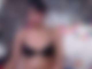 Live cam show with DESIRE10INCHES - Italian on Camsoda | colombia