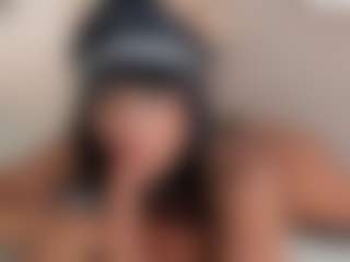 Live cam show with dionneventuri - Average on xDating