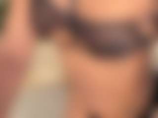 Live cam show with dionneventuri - Striptease on Milfs Live