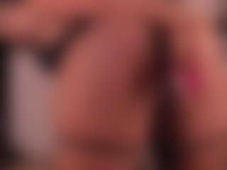 Live cam show with dionneventuri - White on chickslive.net
