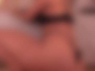Live cam show with dionneventuri - Striptease on googirlz