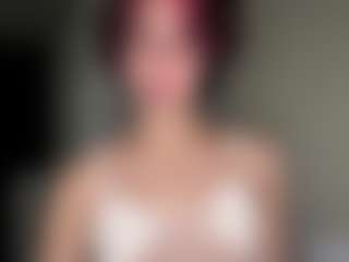 Live cam show with Amy - Bra on Stripli.com
