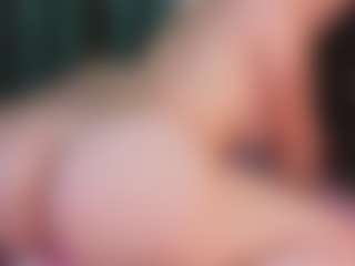 Emilia-Monroee's Live Sex Cam Show