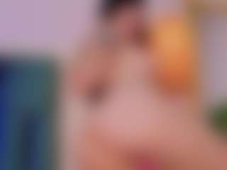 Emilia-Monroee's Live Sex Cam Show