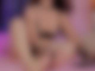 Emilia-Monroee's Live Sex Cam Show
